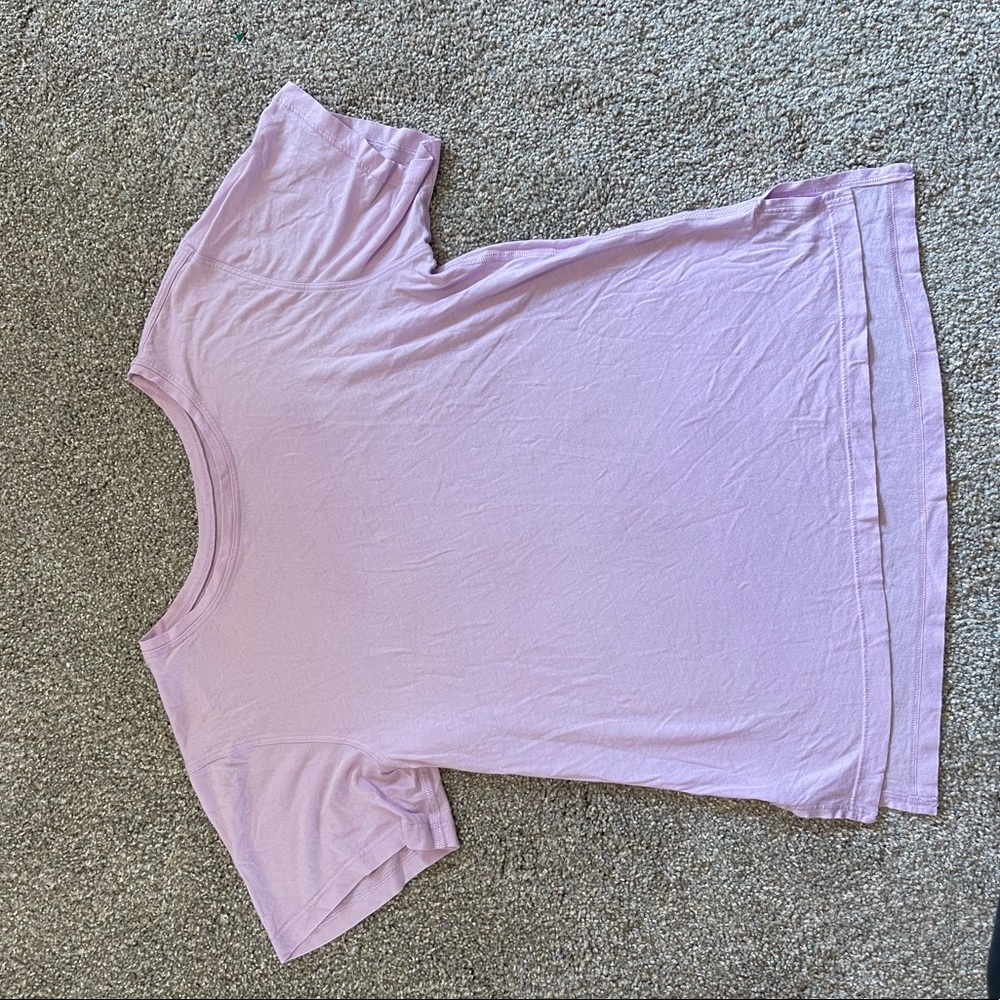 Lululemon basic lavender tee